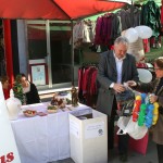 Cáritas recoge juguetes en mercado semanal