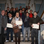 Los alumnos del curso de poda reciben sus diplomas