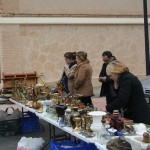 El mercadillo de segunda mano aumenta el número de puestos y la calidad de sus piezas