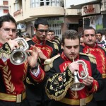 Miles de personas arropan a las bandas de tambores y cornetas en las calles de Cehegín