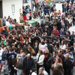 Miles de personas arropan a las bandas de tambores y cornetas en las calles de Cehegín