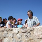 Alumnos del IES Alquipir aprenden los secretos de la arqueología en el yacimiento de Begastri