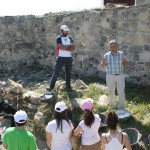 Alumnos del IES Alquipir aprenden los secretos de la arqueología en el yacimiento de Begastri