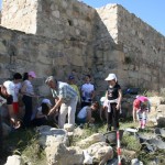 Alumnos del IES Alquipir aprenden los secretos de la arqueología en el yacimiento de Begastri