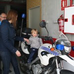 Los alumnos del Centro de Atención a la Infancia visitan las dependencias de la Policía Local